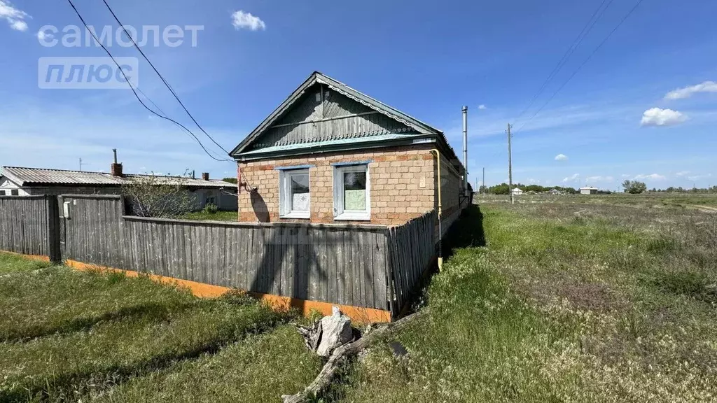 Дом в Оренбургская область, Соль-Илецкий городской округ, с. ... - Фото 0