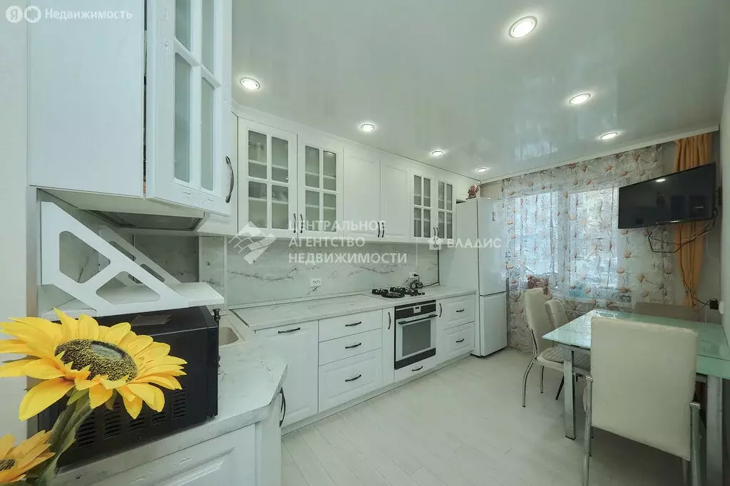 3-комнатная квартира: Рязань, улица Бирюзова, 24к2 (64.9 м) - Фото 1