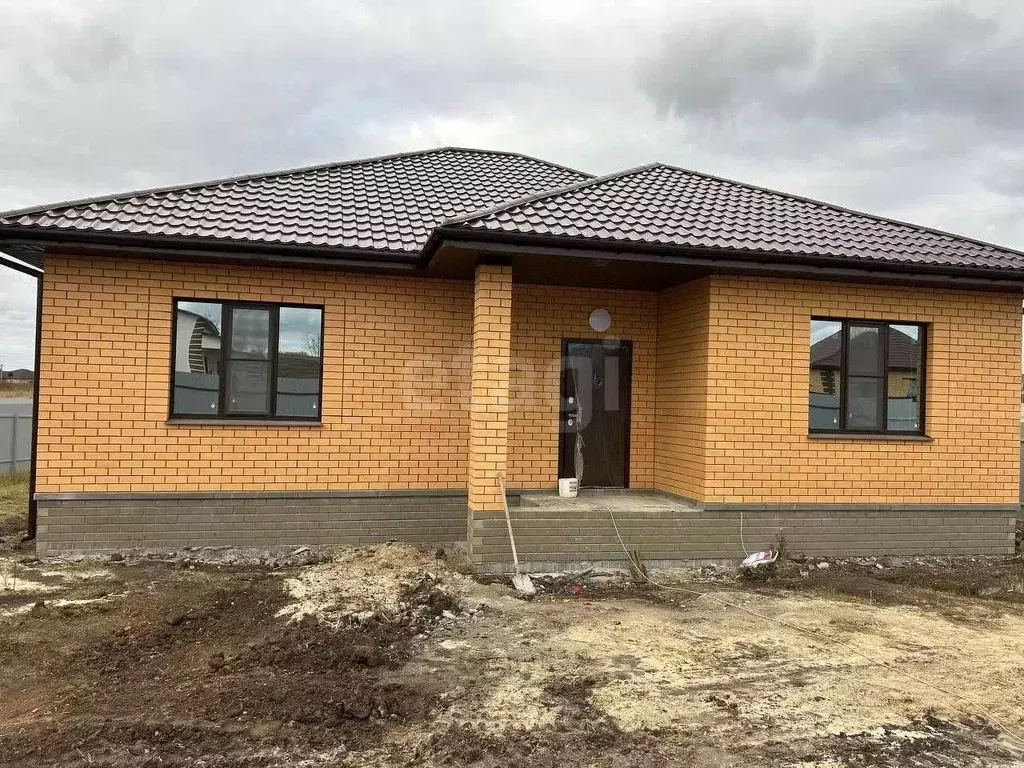 Дом в Белгородская область, Корочанский район, Мелиховское с/пос, с. ... - Фото 1