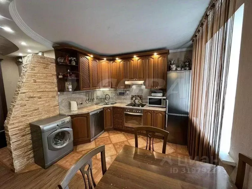 3-к кв. Тюменская область, Тюмень ул. Шиллера, 46к2 (73.0 м) - Фото 0