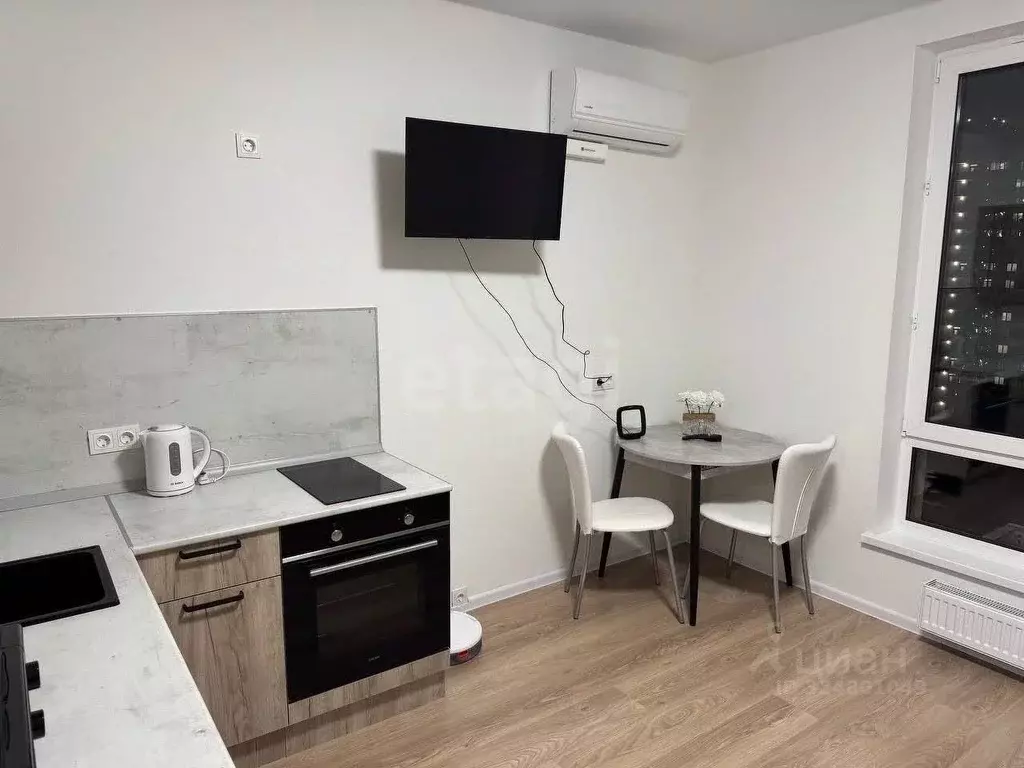 Студия Тюменская область, Тюмень ул. Юрия Рогачева, 11к2 (27.0 м) - Фото 1