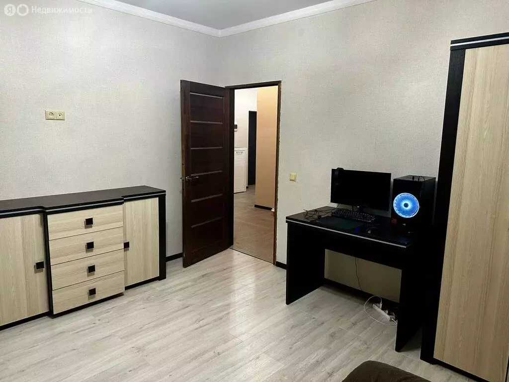3-комнатная квартира: Калининград, Балашовская улица, 2 (82 м) - Фото 1