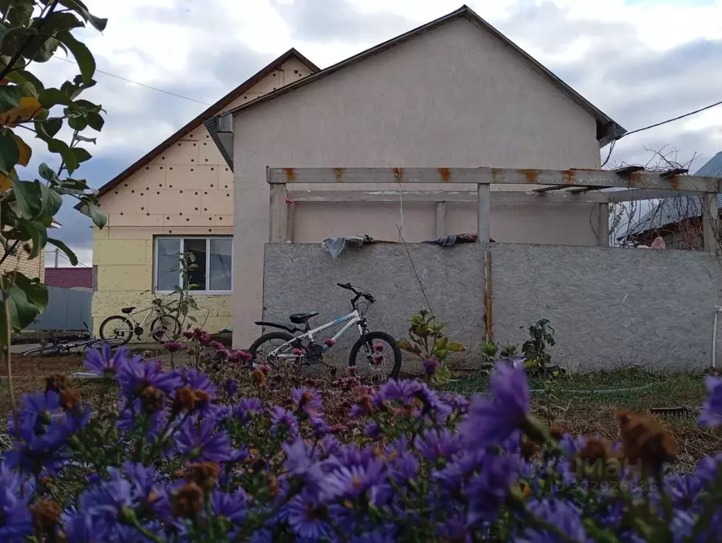 Дом в Оренбургская область, Оренбургский район, Экспериментальный ... - Фото 1