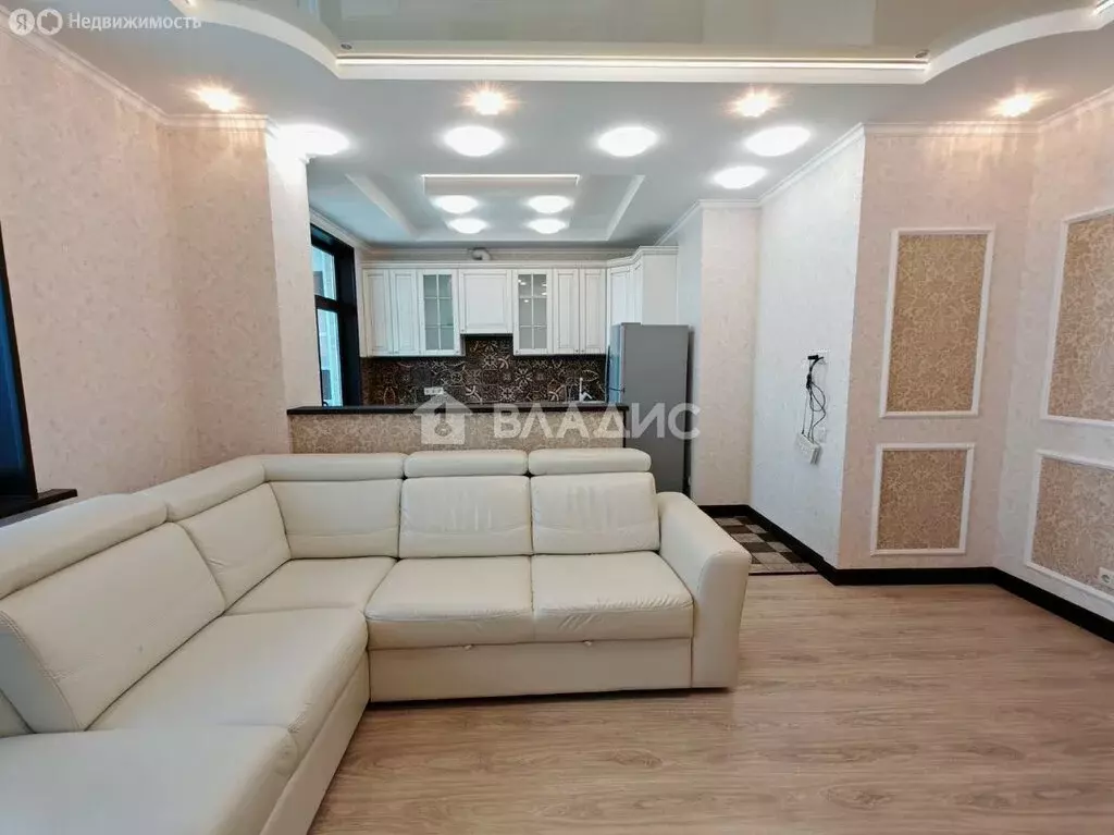 3-комнатная квартира: Белгород, улица Шаландина, 4к1 (81 м) - Фото 1