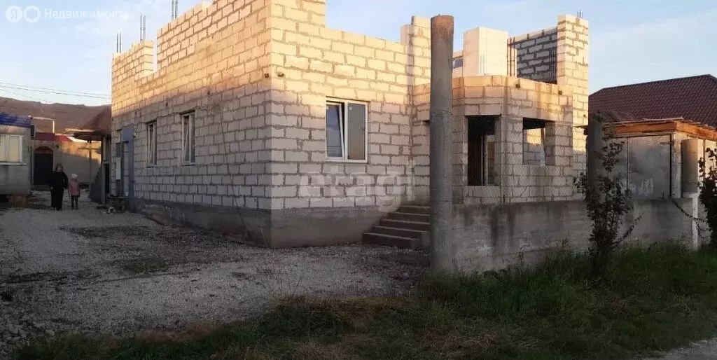 Дом в село Гайдук, улица Алексеева (312 м) - Фото 1