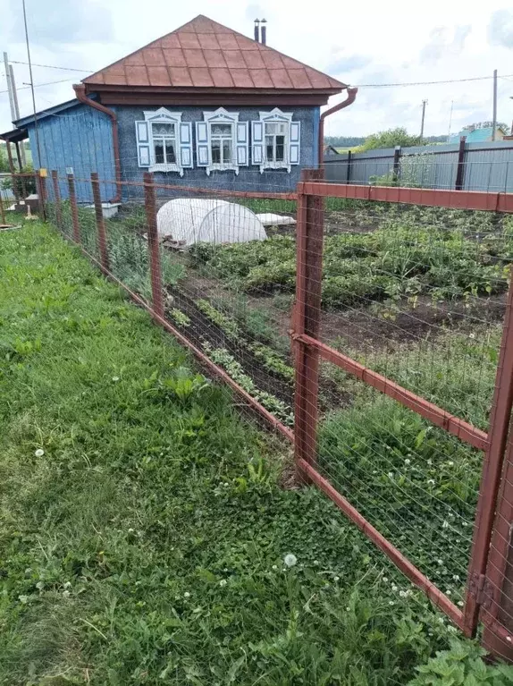 Дом в Башкортостан, Чишминский район, Еремеевский сельсовет, с. ... - Фото 1