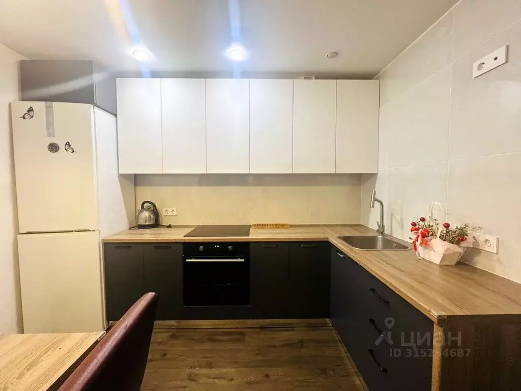 2-к кв. Кировская область, Киров ул. Андрея Упита, 11к2 (50.3 м) - Фото 0
