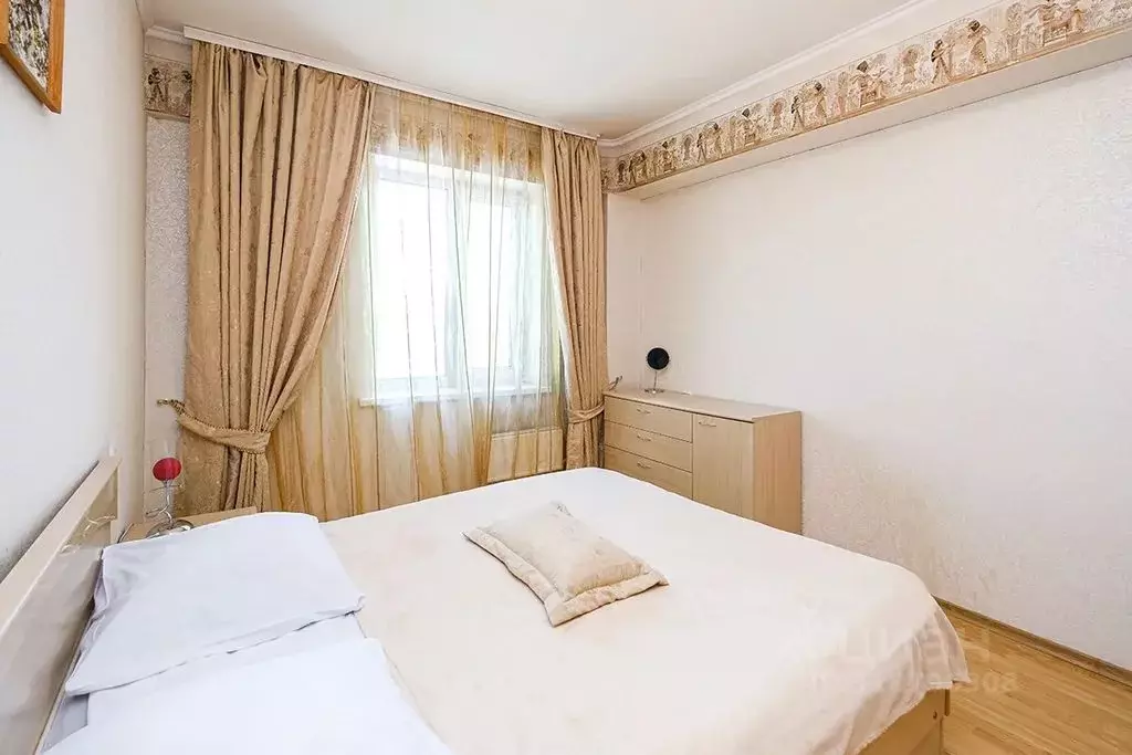 3-к кв. Новосибирская область, Новосибирск ул. Кирова, 108 (70.0 м) - Фото 0