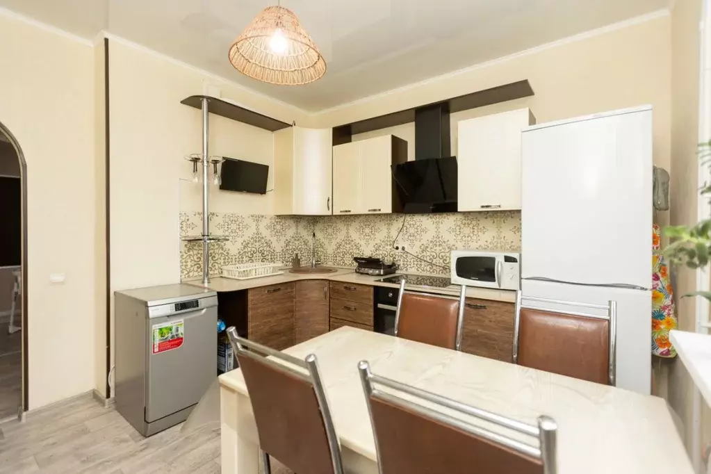 2-к кв. Оренбургская область, Оренбург Транспортная ул., 1/1 (60.2 м) - Фото 1