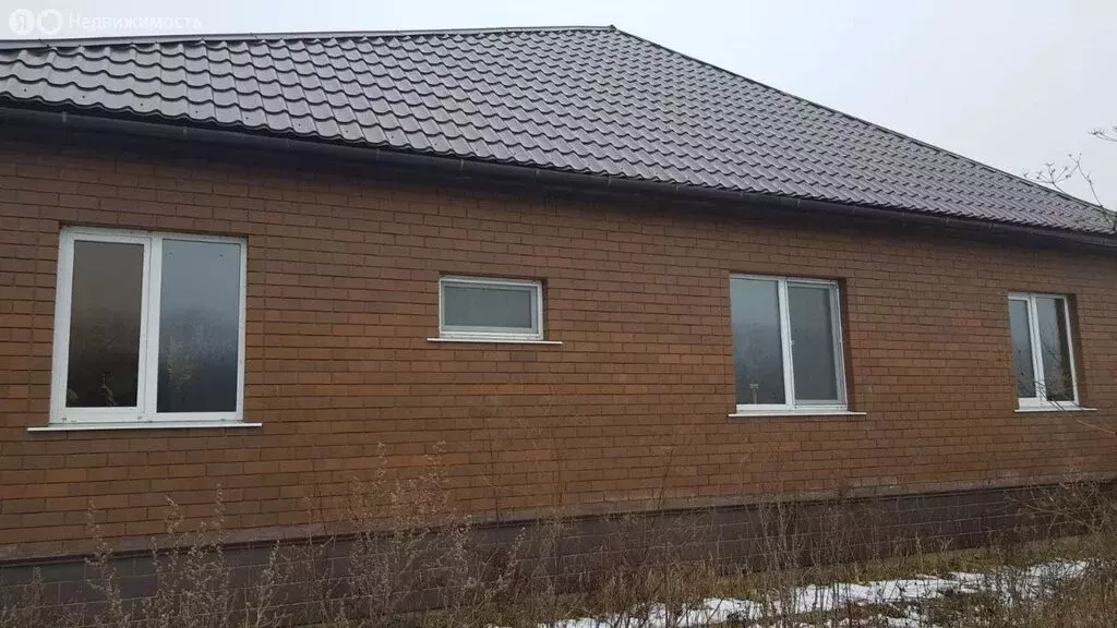Дом в Белгородская область, рабочий посёлок Ивня, улица Маршала ... - Фото 1