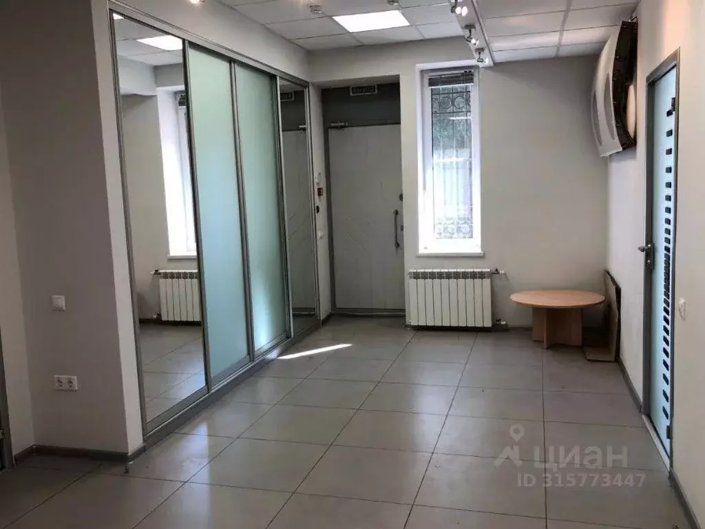 Помещение свободного назначения в Москва Фортунатовская ул., 10 (118 ... - Фото 1