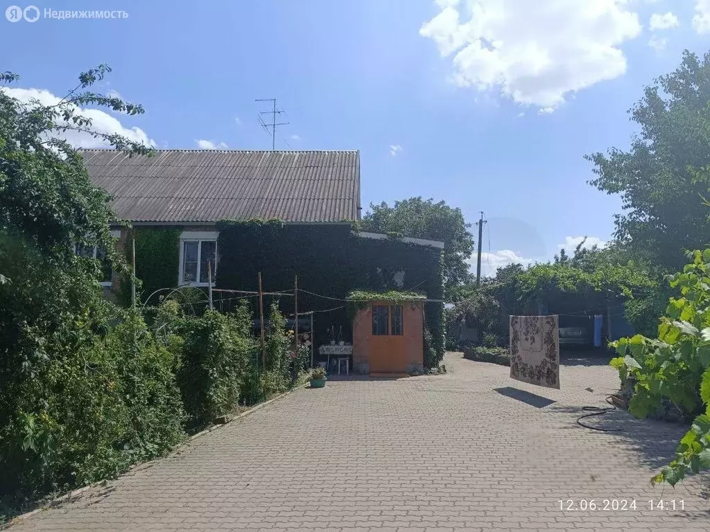 Дом в село Чалтырь, Октябрьская улица (300 м) - Фото 0