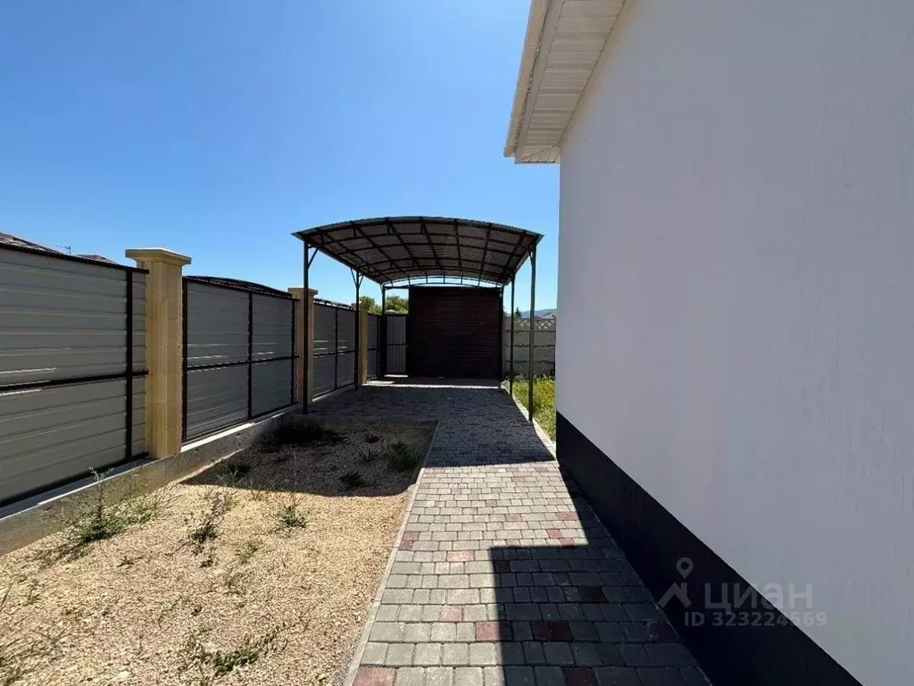 Дом в Крым, Симферопольский район, Добровское с/пос, с. Пионерское ул. ... - Фото 2