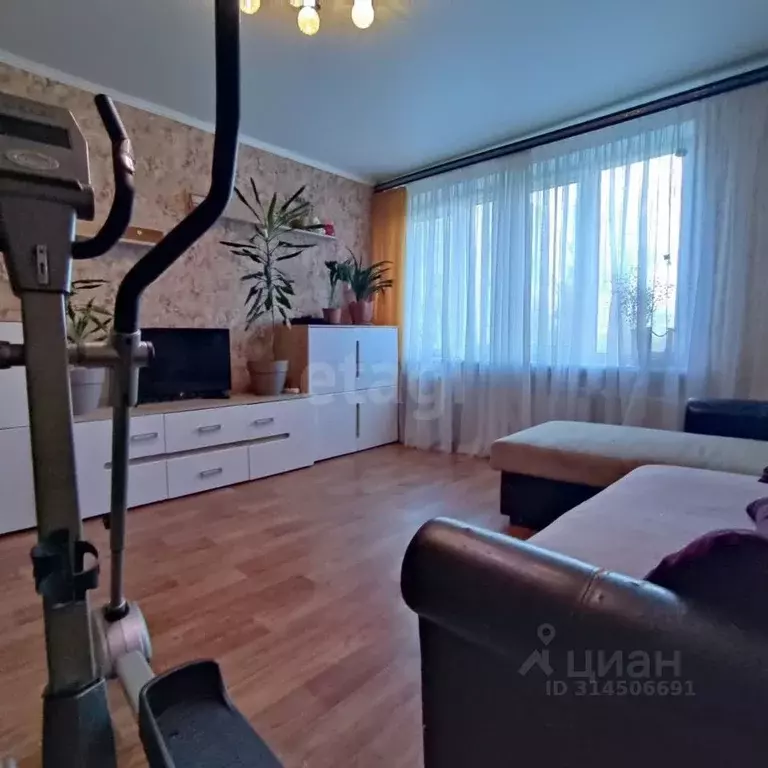 3-к кв. Саратовская область, Саратов Артиллерийская ул., 12 (67.0 м) - Фото 1