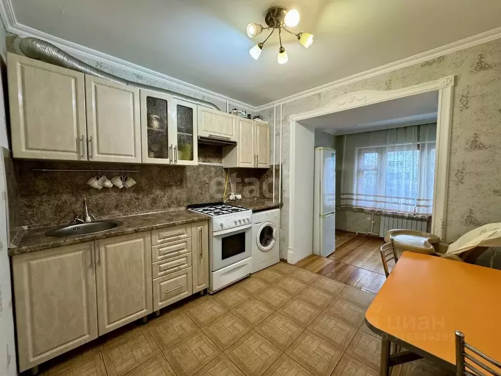 2-к кв. Карачаево-Черкесия, Черкесск ул. Космонавтов, 39 (67.5 м) - Фото 0