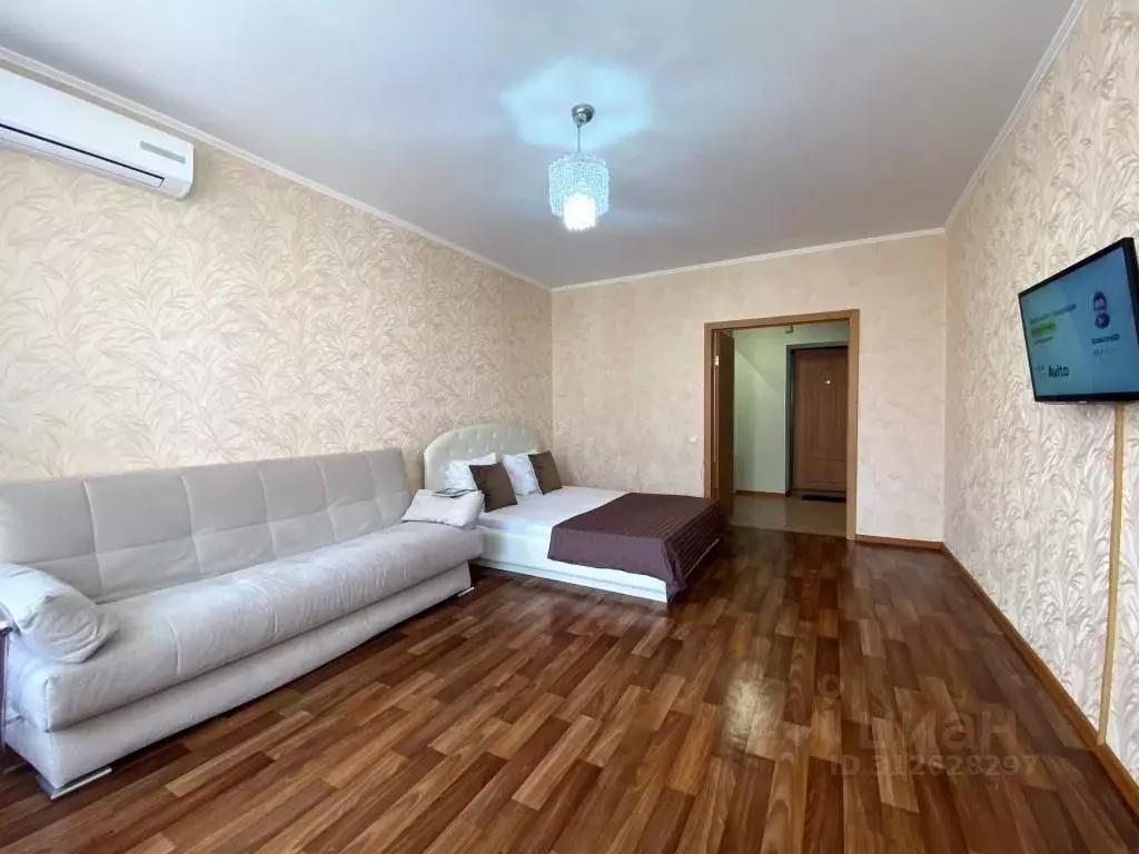 1-к кв. Оренбургская область, Оренбург Салмышская ул., 36 (48.0 м) - Фото 1