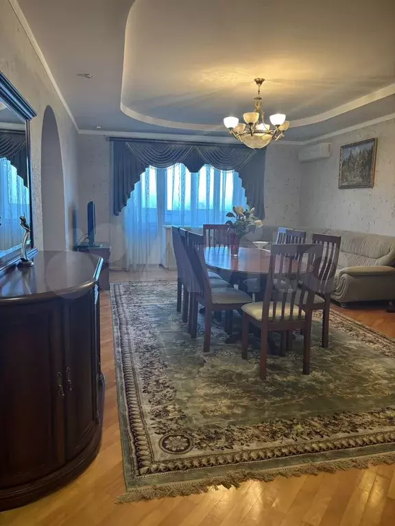 3-к. квартира, 131 м, 5/7 эт. - Фото 0