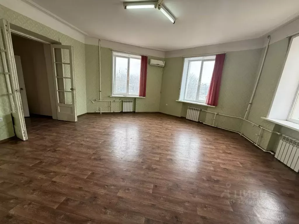 2-к кв. Астраханская область, Астрахань пл. Ленина, 2 (73.2 м) - Фото 1