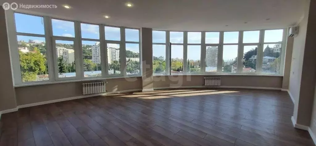 1-комнатная квартира: Ялта, Киевская улица, 44 (65.6 м) - Фото 0