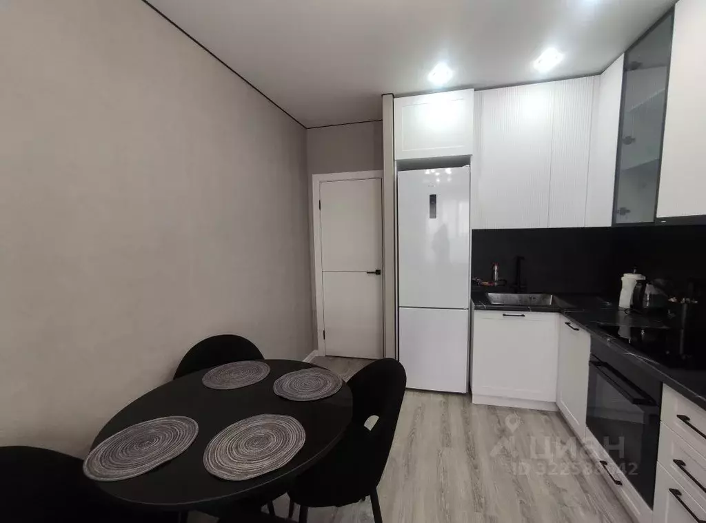 3-к кв. Саратовская область, Саратов ул. Большая Садовая, 143 (58.0 м) - Фото 1