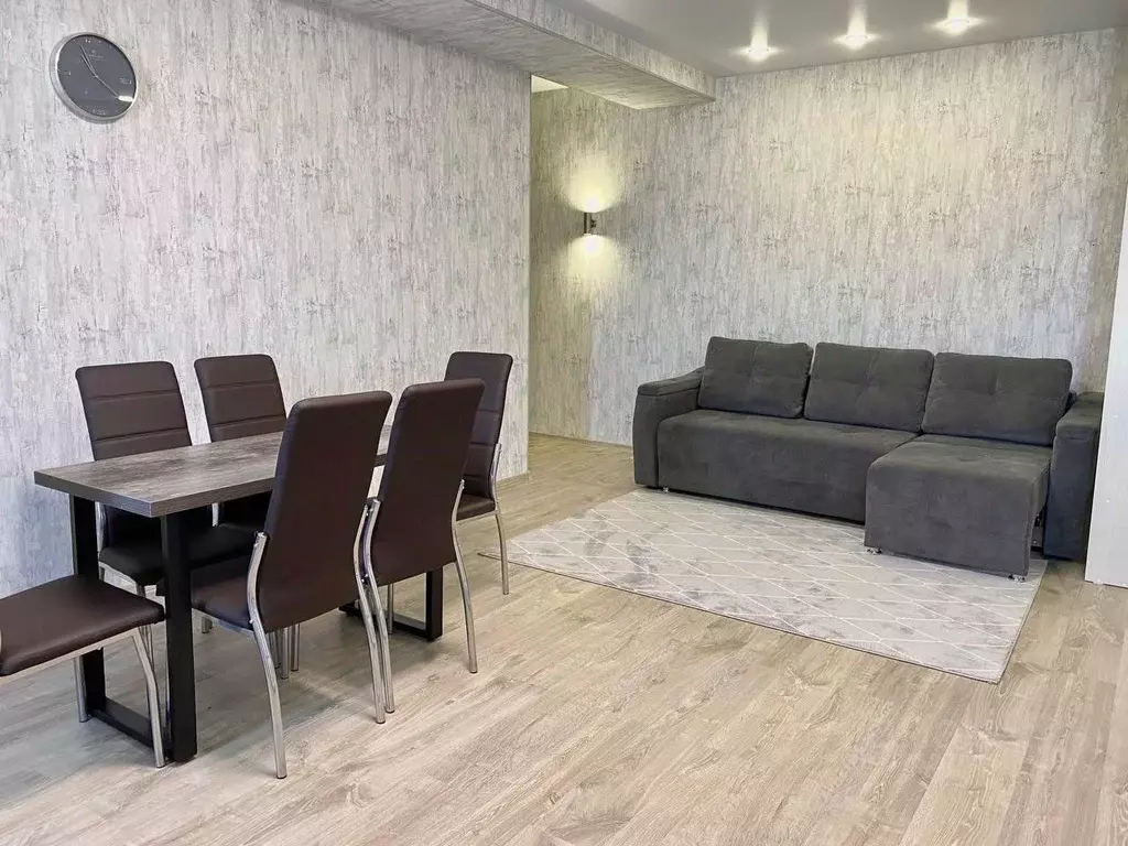 1-к кв. Кемеровская область, Юрга Волгоградская ул, 2 (80.0 м) - Фото 1