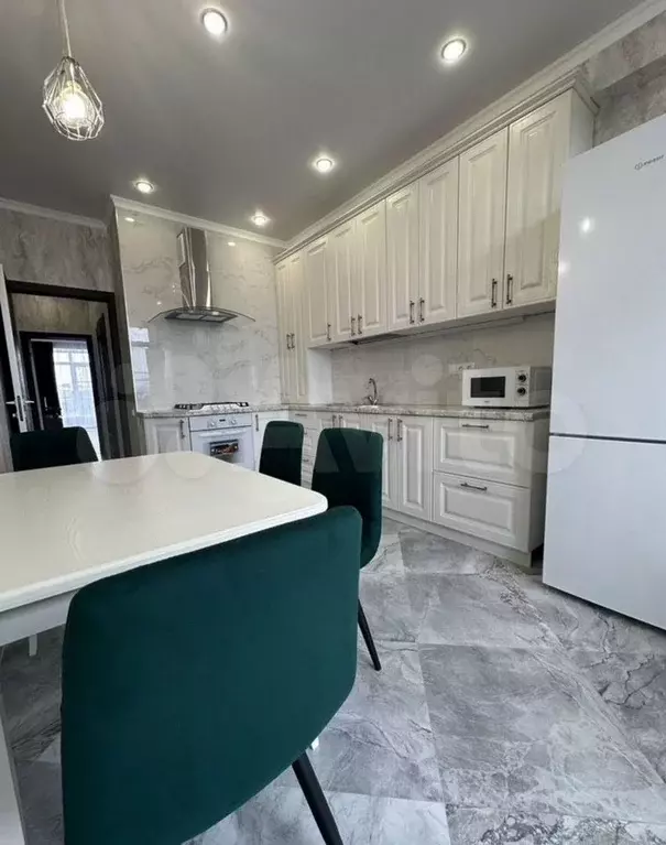 2-к. квартира, 70 м, 8/10 эт. - Фото 0