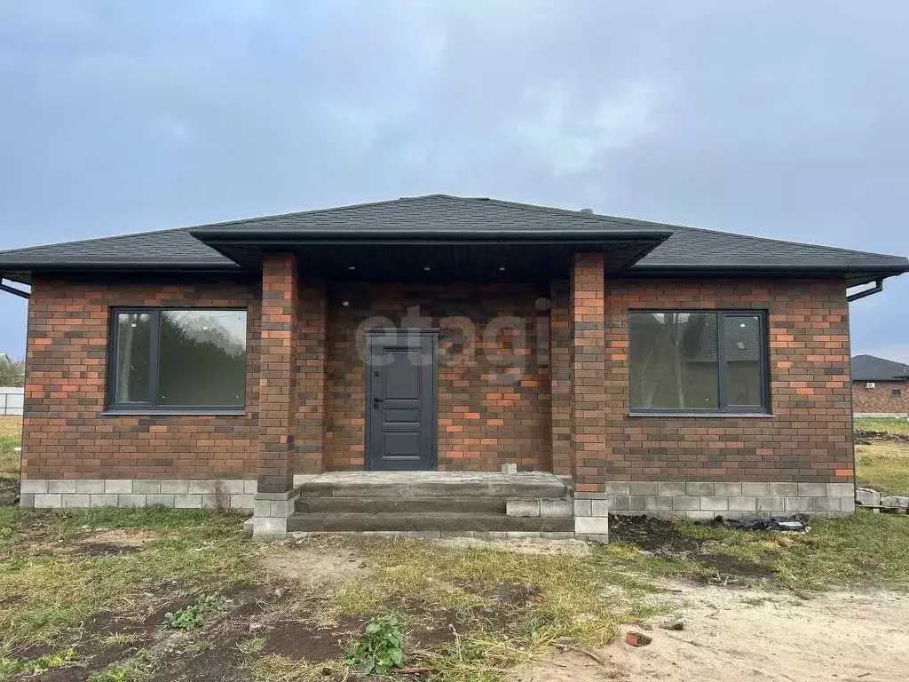 Дом в Белгородская область, Корочанский район, Мелиховское с/пос, с. ... - Фото 1