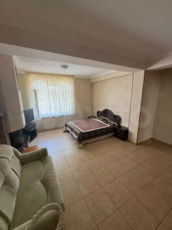 Комната 40 м в 4-к., 1/3 эт. - Фото 1