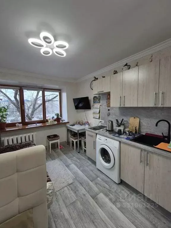 Комната Омская область, Омск просп. Космический, 18 (17.1 м) - Фото 0