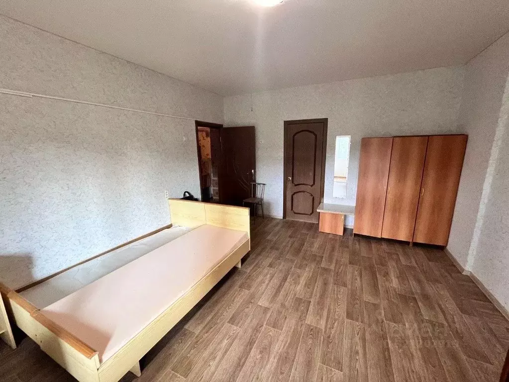 3-к кв. Волгоградская область, Волгоград ул. Дзержинского, 32 (21.0 м) - Фото 0