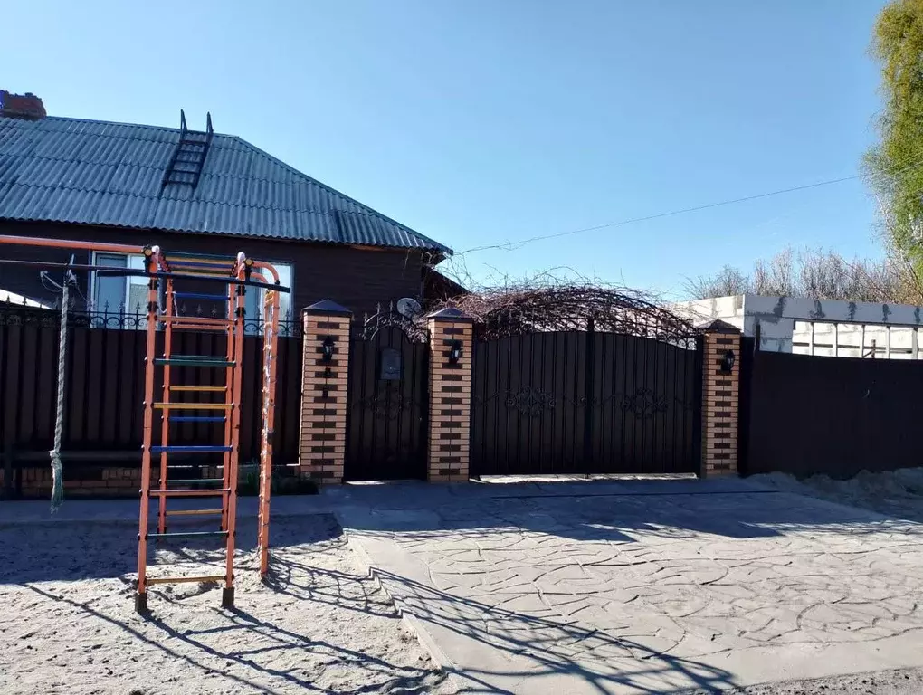 Дом в Курская область, Льгов ул. Ким (100 м) - Фото 1