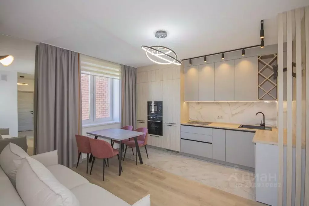 2-к кв. Свердловская область, Екатеринбург ул. Азина, 22/7 (56.5 м) - Фото 1