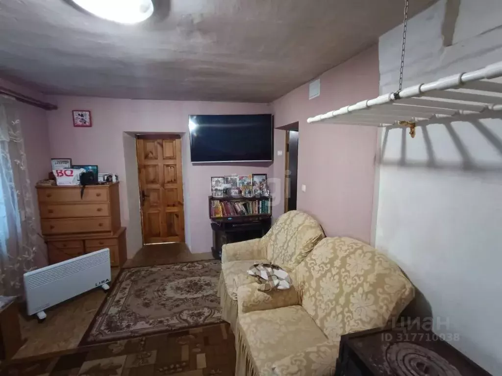 Дом в Крым, Нижнегорский район, с. Садовое ул. Октябрьская, 42 (50 м) - Фото 1