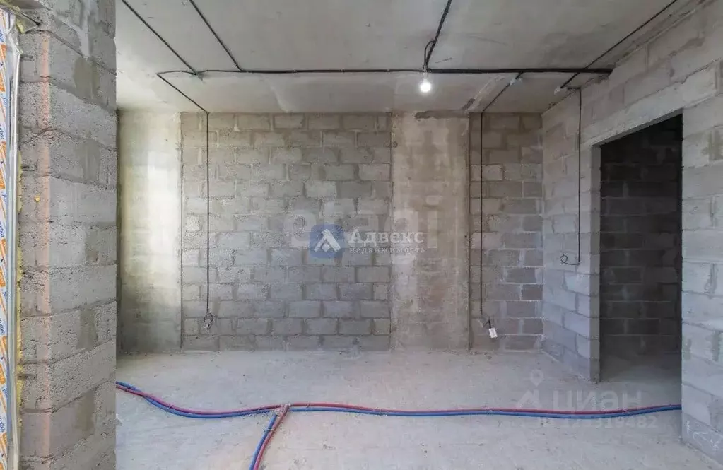 Студия Тюменская область, Тюмень ул. Менжинского, 60 (28.1 м) - Фото 1