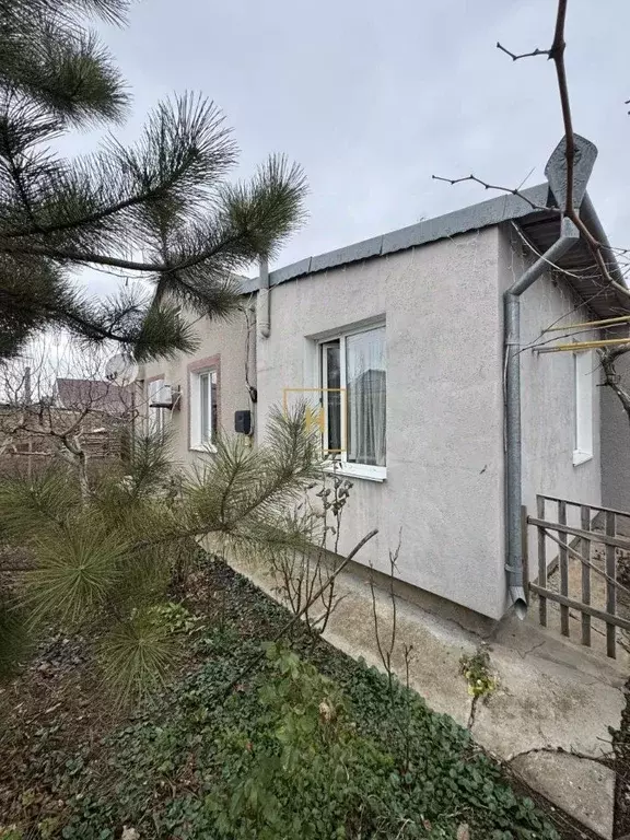 Дом в Крым, Сакский район, с. Уютное ул. Горького (81 м) - Фото 1