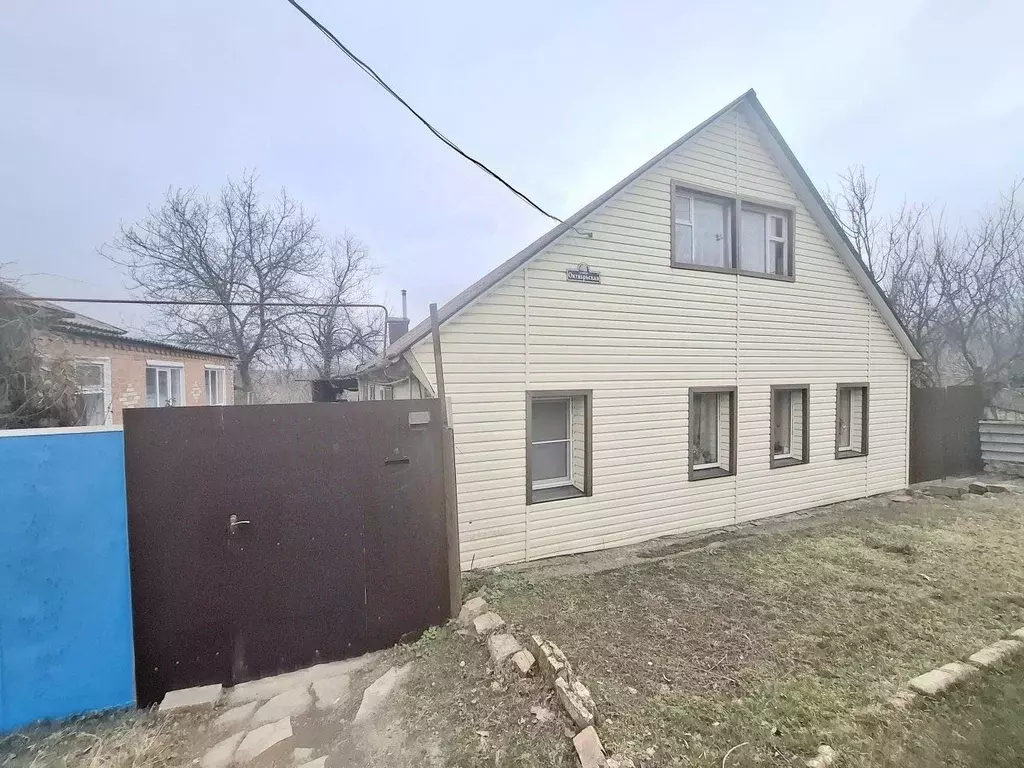 Дом в Ростовская область, Красный Сулин Октябрьская ул. (106 м) - Фото 1