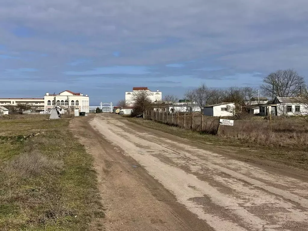 Участок в Крым, Ленинский район, Семисотское с/пос, с. Каменское ул. ... - Фото 1