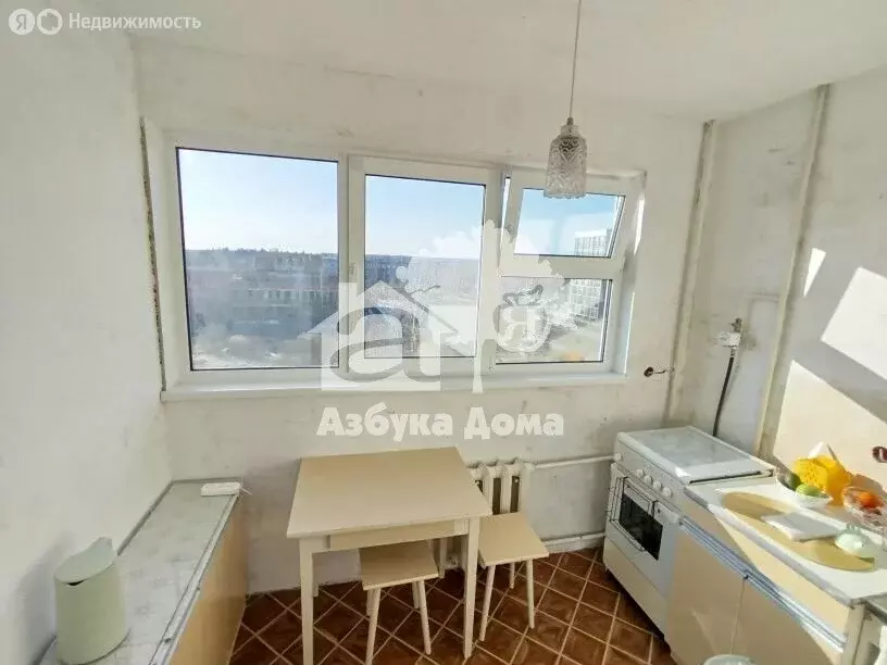 3-комнатная квартира: Коммунар, Гатчинская улица, 18А (64.6 м) - Фото 1
