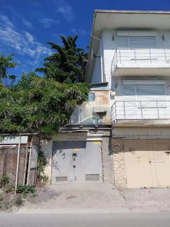 Гараж в Крым, Ялта ул. Ореховая, 14 (30 м) - Фото 1