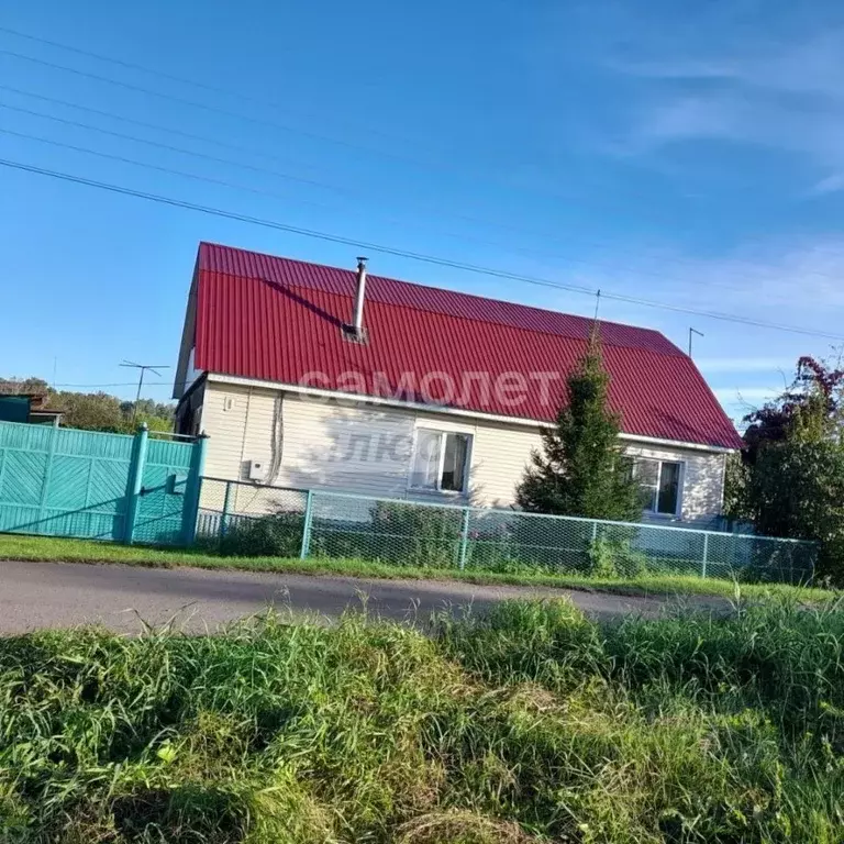 Дом в Омская область, Горьковский район, с. Октябрьское ул. Труда, 8 ... - Фото 1