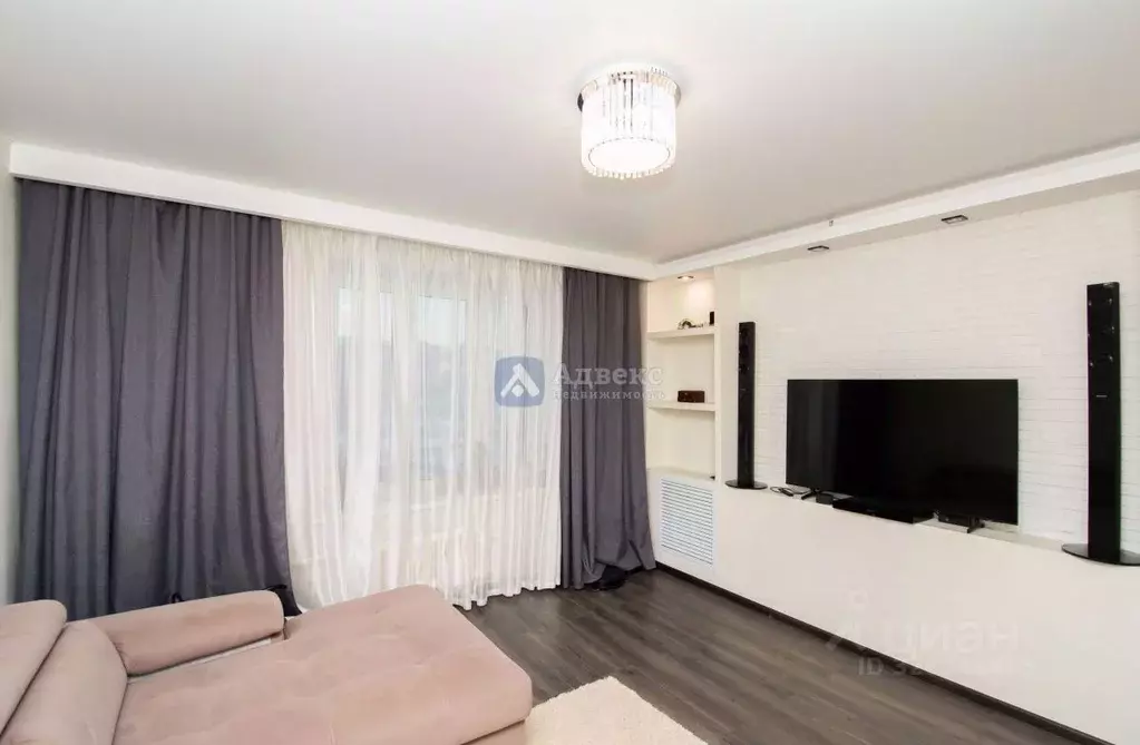 2-к кв. Тюменская область, Тюмень ул. Западносибирская, 2 (53.0 м) - Фото 1