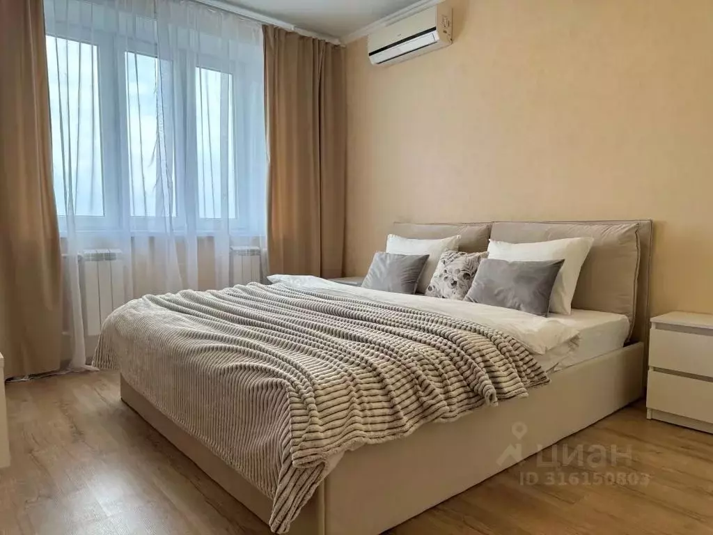 1-к кв. Орловская область, Орел ул. Розы Люксембург, 33 (74.0 м) - Фото 0