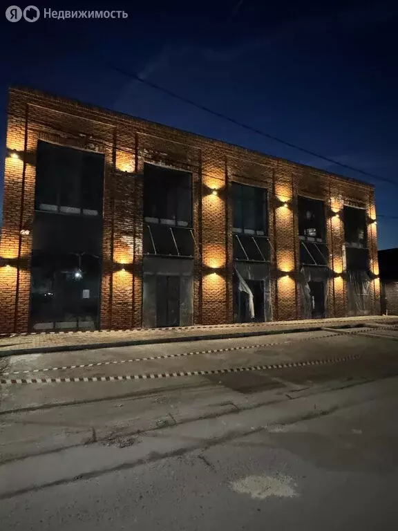 Торговая площадь (1283.6 м) - Фото 1