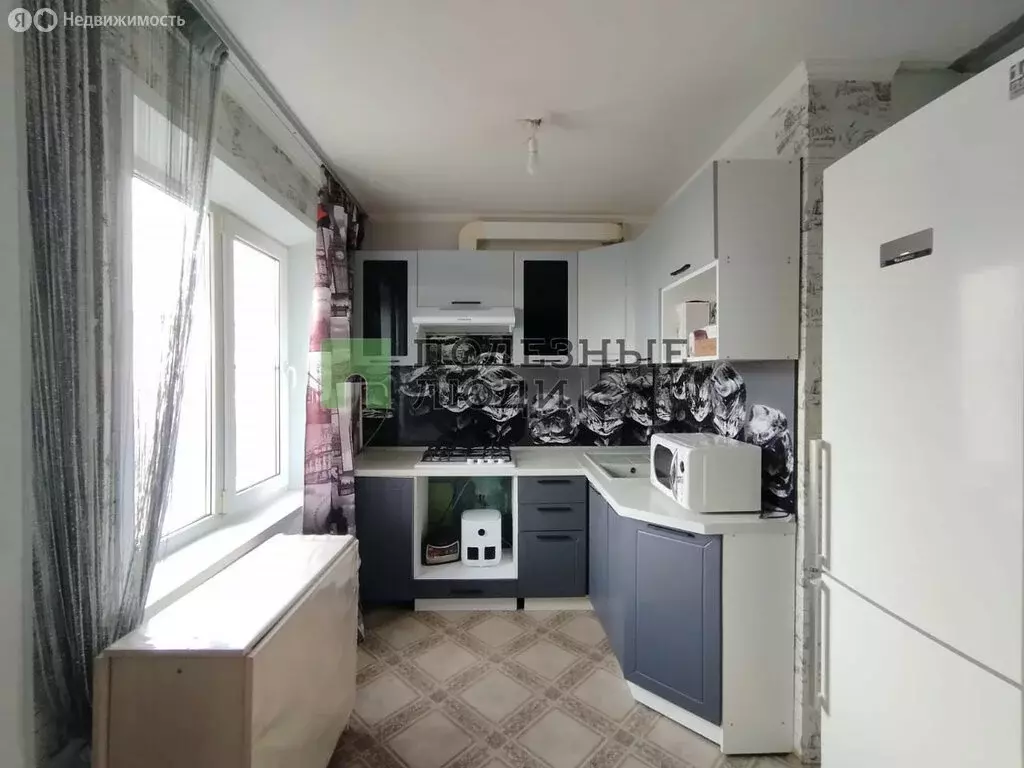 3-комнатная квартира: Астрахань, улица Ботвина, 8 (64.8 м) - Фото 0