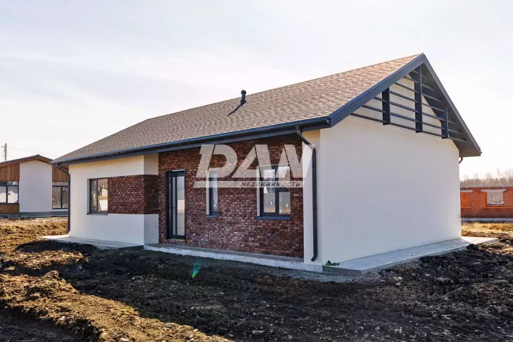 Дом в Челябинская область, Сосновский район, Кременкульское с/пос, с. ... - Фото 1