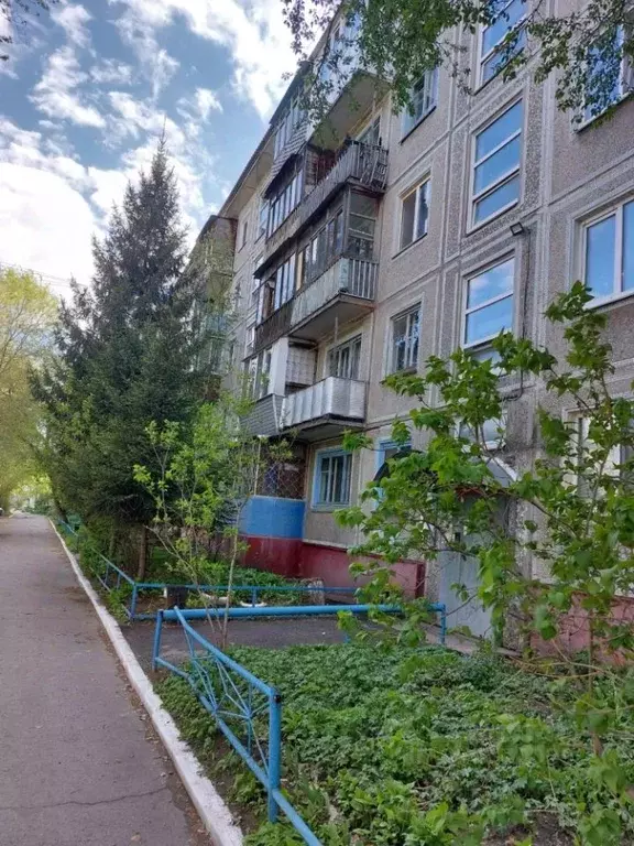 3-к кв. Омская область, Омск ул. Романенко, 10 (62.0 м) - Фото 0
