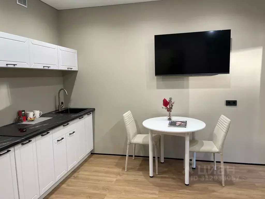 2-к кв. Тюменская область, Тюмень ул. Разведчика Кузнецова, 7 (40.0 м) - Фото 1