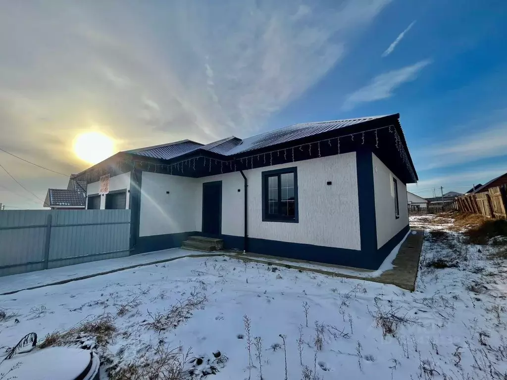 Дом в Иркутская область, Иркутский муниципальный округ, д. Карлук ул. ... - Фото 1