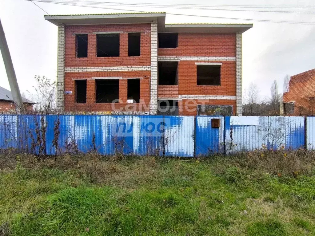 Дом в Краснодарский край, Апшеронск Радужная ул. (273 м) - Фото 1