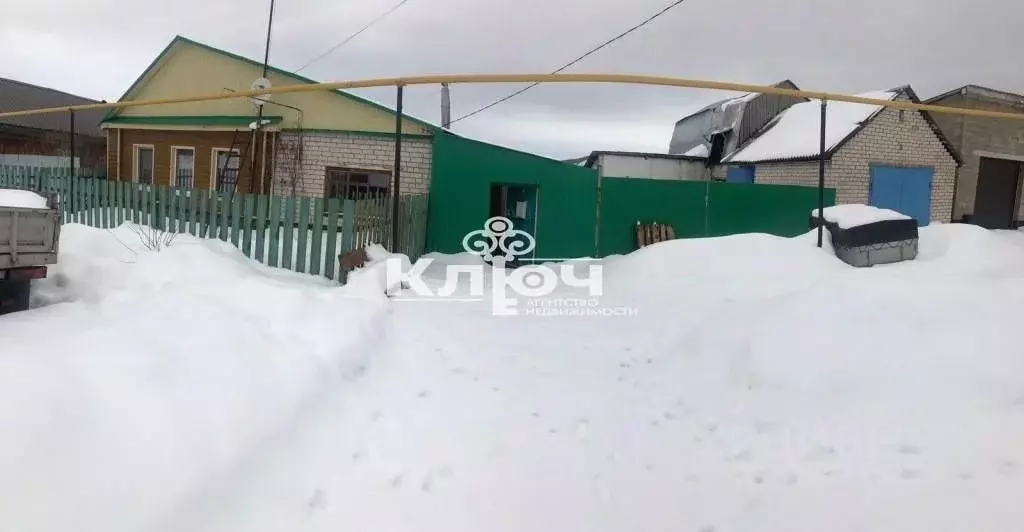 Дом в Башкортостан, Ишимбайский район, Ишеевский сельсовет, д. ... - Фото 1